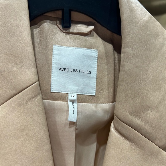 WT Avec Les Filles
Women's Faux-Leather Fitted Blazer XL - Picture 4 of 4